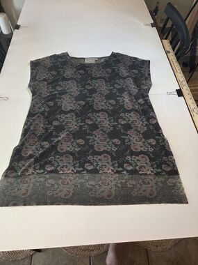 Dantelle Charcoal Floral Short Sleeve Knit Tunic